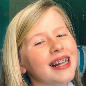 Meet your Posher, Hallie